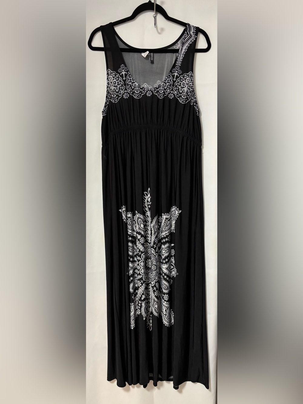 Kenneth Cole Reaction Maxi Dress. Size Large. 50 inches in length.